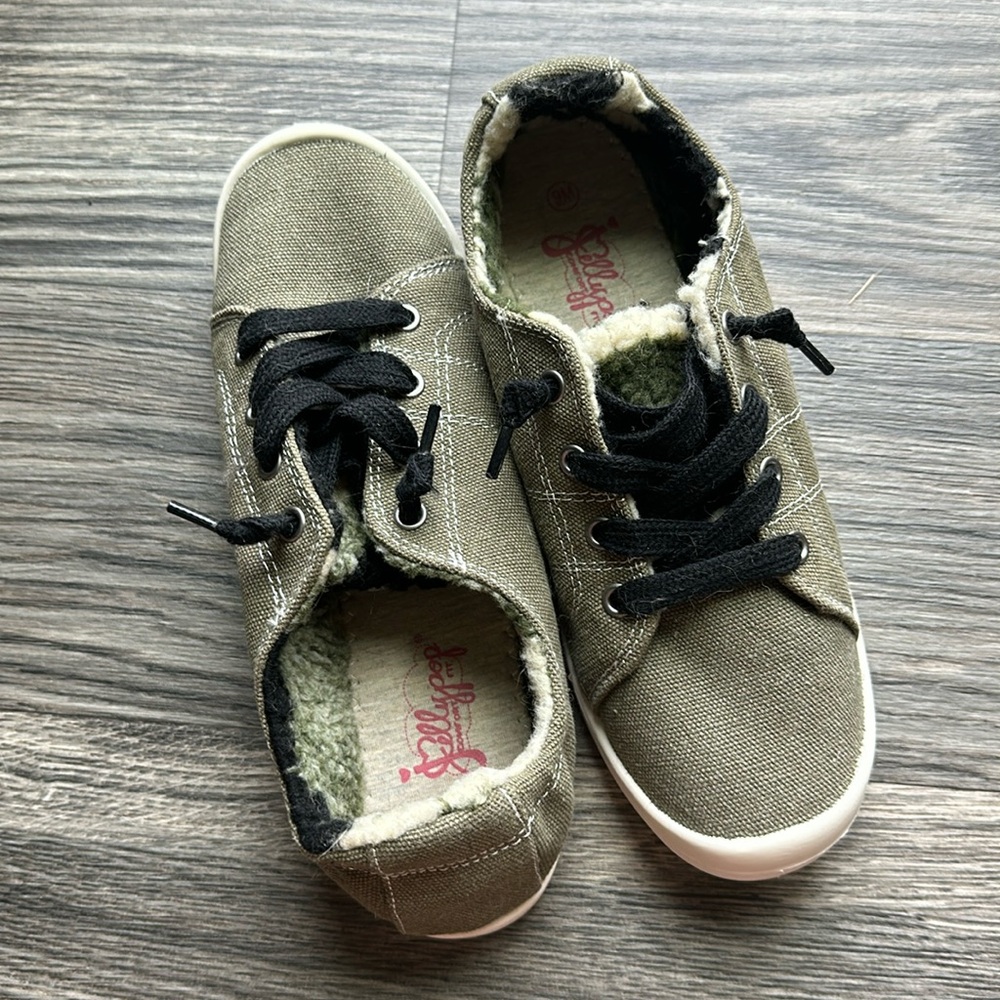 NWOT Green Jellypop Comfort Fit Lace Up Sneakers Size 9